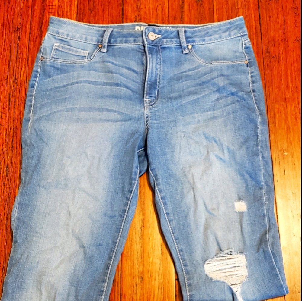 Light washed skinny jeans